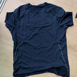Lululemon surge shirt